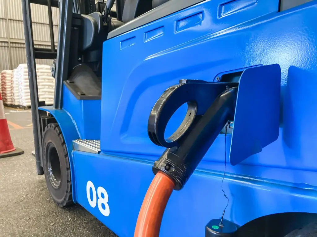 Electric vs Diesel Forklift